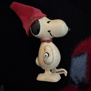 Vintage peanuts walking Snoopy